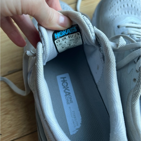 HOKA ONE ONE Arahi 5 Lunar Rock/Drizzle Mesh Women's Shoes - Picture 5 of 7